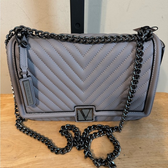 Victoria's Secret Gray Chevron Crossbody Bag - Picture 1 of 11